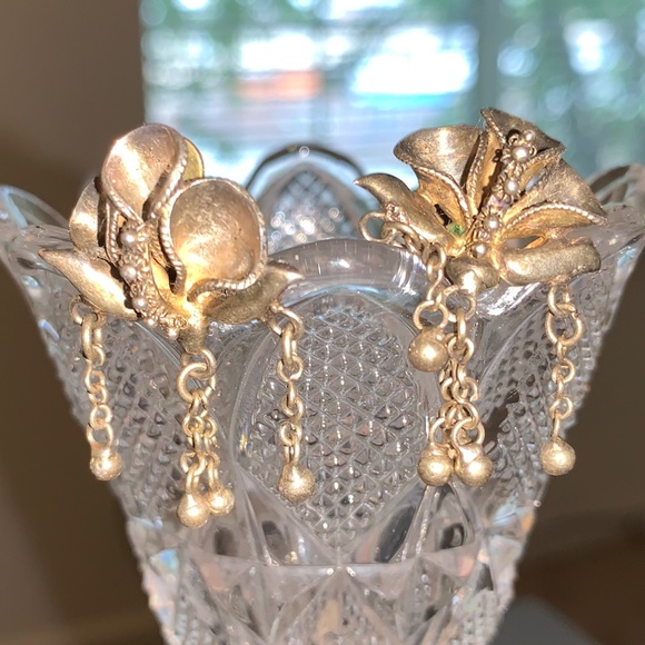 Vintage clip on earrings - Picture 1 of 2